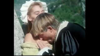 Своенравная ҷони падар Гамлета бармеангезад подшоҳзода Денмарка свергнуть узурпатора ва pippa хешовандон