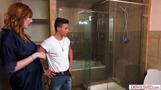 Busty naine cuckolds abikaasa poolt imemiseks ja kuradi torumees