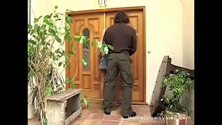 Возбужденная плавуша суцкс, а затим зајебава са својим дечком у тераси