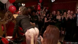 ���ो बड़े स्तन दास सिमोन और साइरेन डे मेर पर Bday पार्टी के hidden cam पाने गले पर टक्कर लगी