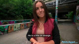 ���ொது முகவர் மாணவர் பெறுகிறது பெறுவது அவரது யோனி ஊடுருவி கடினமாக ஒரு அந்நியன் மூலம் வெளியில் உள்ள பிராகா