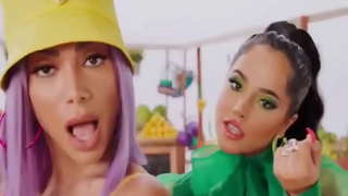BECKY G ANITA CHUỐI BBC