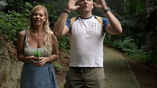 پی او وی فحش کیبن میں پہاڑ میں