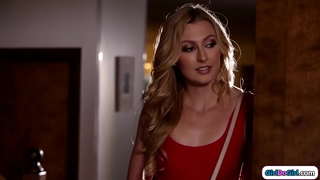 ���ீட்டிற்கு வந்த பிறகு, தாமதமாக மீண்டும் அவரது புதர் உளவாளி முடிவு அவர் ஒரு லெஸ்பியன்.மாற்றான்மகள் பெற titsucked licks, பிரஞ்சு, செக்ஸ் மற்றும் அவரது facesits