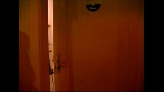 Virstelle Meeschtesch gëtt e schéine handjob