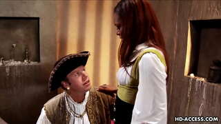 Nyeusi slut Marie Luv wanaoendesha jogoo nyeupe na misumari ngumu