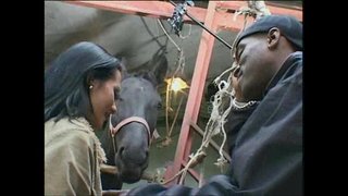 Selvagem Rígido Gangbang Menina romena 4 grandes paus de uma só vez dentro de