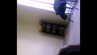 галава з мабільным тэлефонам пасля працы