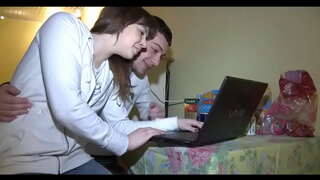 Bu kiçik çəkir öz голубую köynək