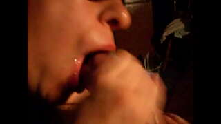 Pajeando y chupando la cabeza de la pija