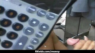 Ž�らはこの商品の別の男性のための金銭23