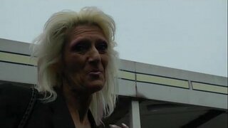 אַ אַלטיטשקע ווייזט אַוועק