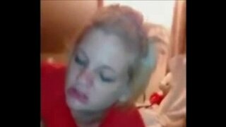 Ela adora degustación e unha porra BBC.