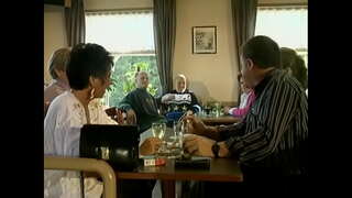 Belgische oma scriptor en opa in orgie (Belga grannies et grampas in ludere)