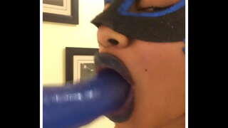 ���िक्की हिल्टन गहरे गले गेंद से पहले