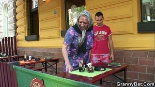 Большегрудая бабушка жестко трахается