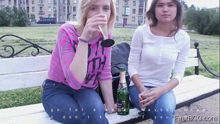 FirstBGG.com - Јане Фок и Белла Донна - тројку Са Свим Природним девојкама