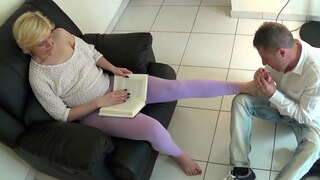 Облизывай пойҳои ман ва писай ту дар даҳони