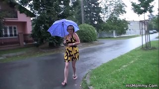 سمجھدار ماں اور نوجوان ہم جنس پرست طرف toying ایک دوسرے