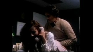 Verónica se pone las bragas tira hacia abajo y caliente anal en la oficina