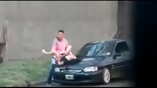 Трахаюсь дар кӯчаи