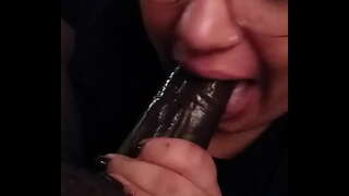 Nerdy snoubenka deepthroats