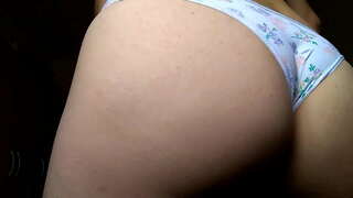 An delight de cd gníomhach ina mionbhrístíní