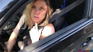 Melyn codi dieithryn ac yn fucks yn ôl yn ei lle