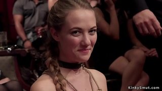 سمراء وقحة و شقراء الرقيق في العربدة في بدسم حزب بعقب الوتر و الشرج مارس الجنس