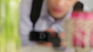 سوتیلے بیٹے کے دوست جانتا ہے کہ کیا کرنا ہے اور کس طرح