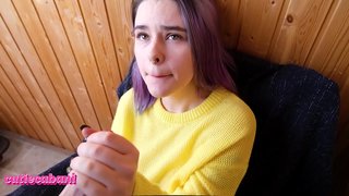 تھوڑا SLUT آپ ڈک چوسنا چاہتا ہے