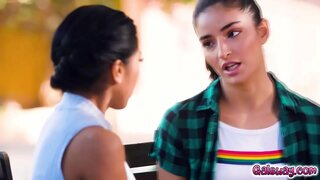 ���্বলন্ত অঙ্গার এবং এমিলি করার পরিকল্পনা বিপরীত বানান