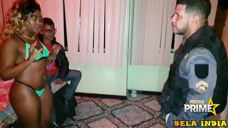 ���მარი watch me გაცემის cop წინ მას