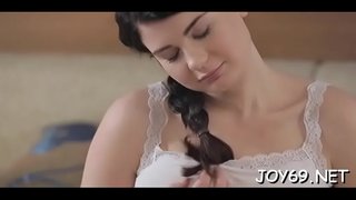 Гостроумна молоденька брюнетка Люсі Л. знімає своє перше еротичне відео