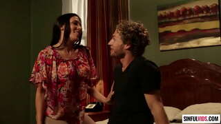 سمراء قرنية راشيل ستار تمتص قضيب الصعب في 69 الموقف قبل أن يحصل رش مع المني