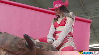 Mēģina apstrādāt lielu locekli viņas BF