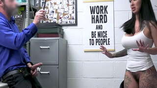 Shoplyfter мәжбүрледі Лили Лейн үшін сосать хуй