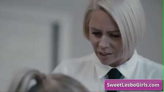 Gade vakabon milf lesbos jwi gwo twou san fon manman bourik ak pussy fingering pou lontan ki dire lontan pi gwo pwen nan biwo a